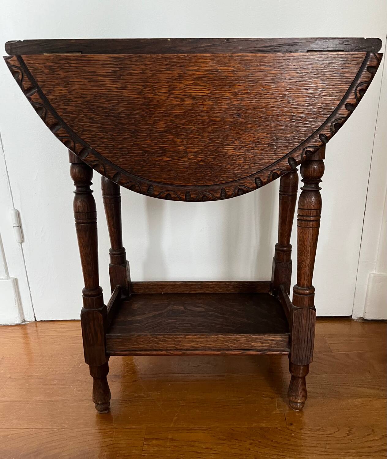 Small side coffee table with flaps