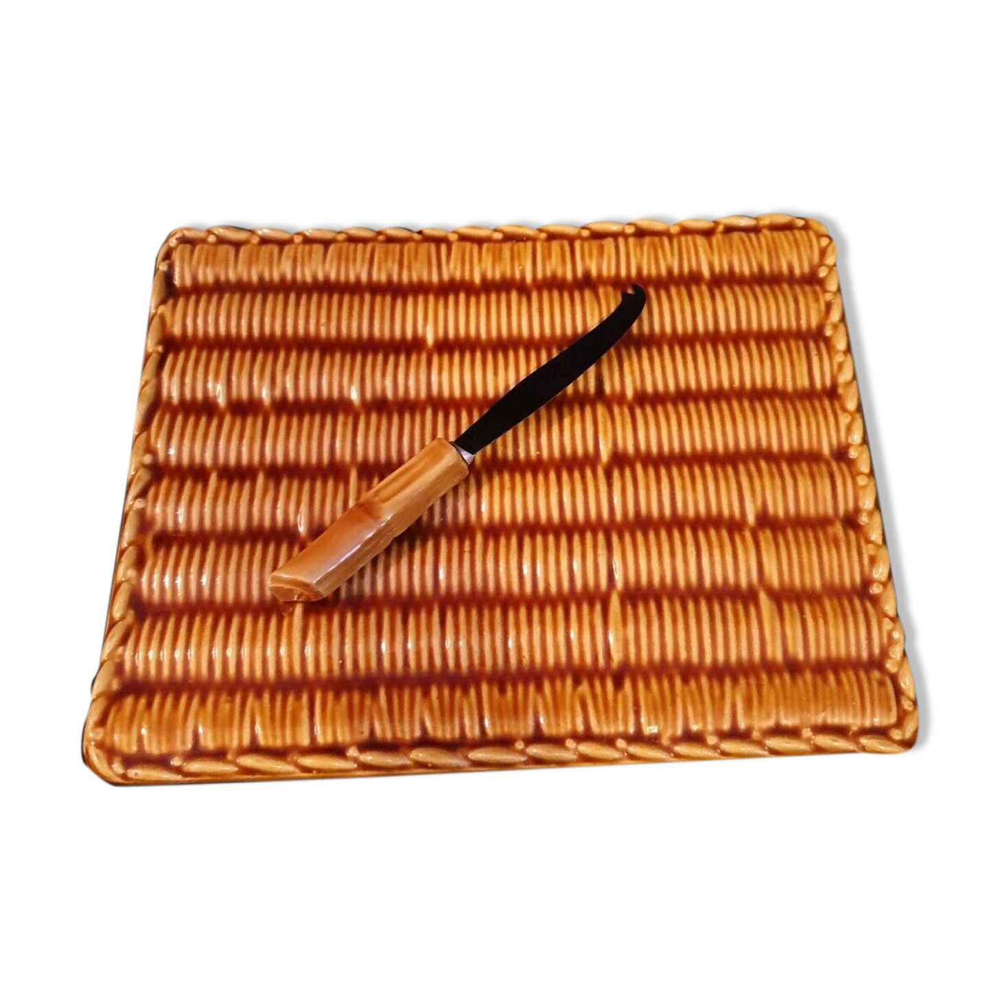 Vallauris cheese platter with knife