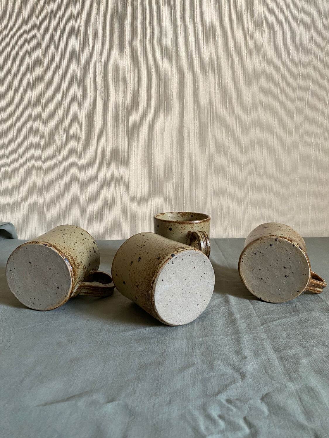 Set of 4 stoneware mugs