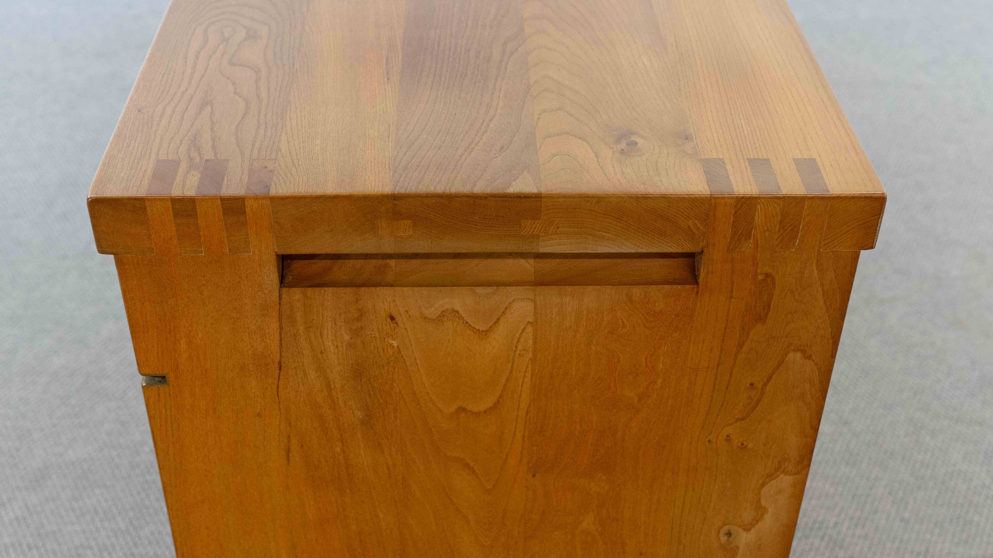 Sideboard R08 de Pierre Chapo en orme massif