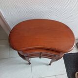 Pedestal table