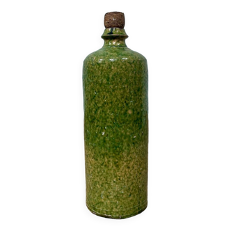 Bouteille ancienne en grès vert
