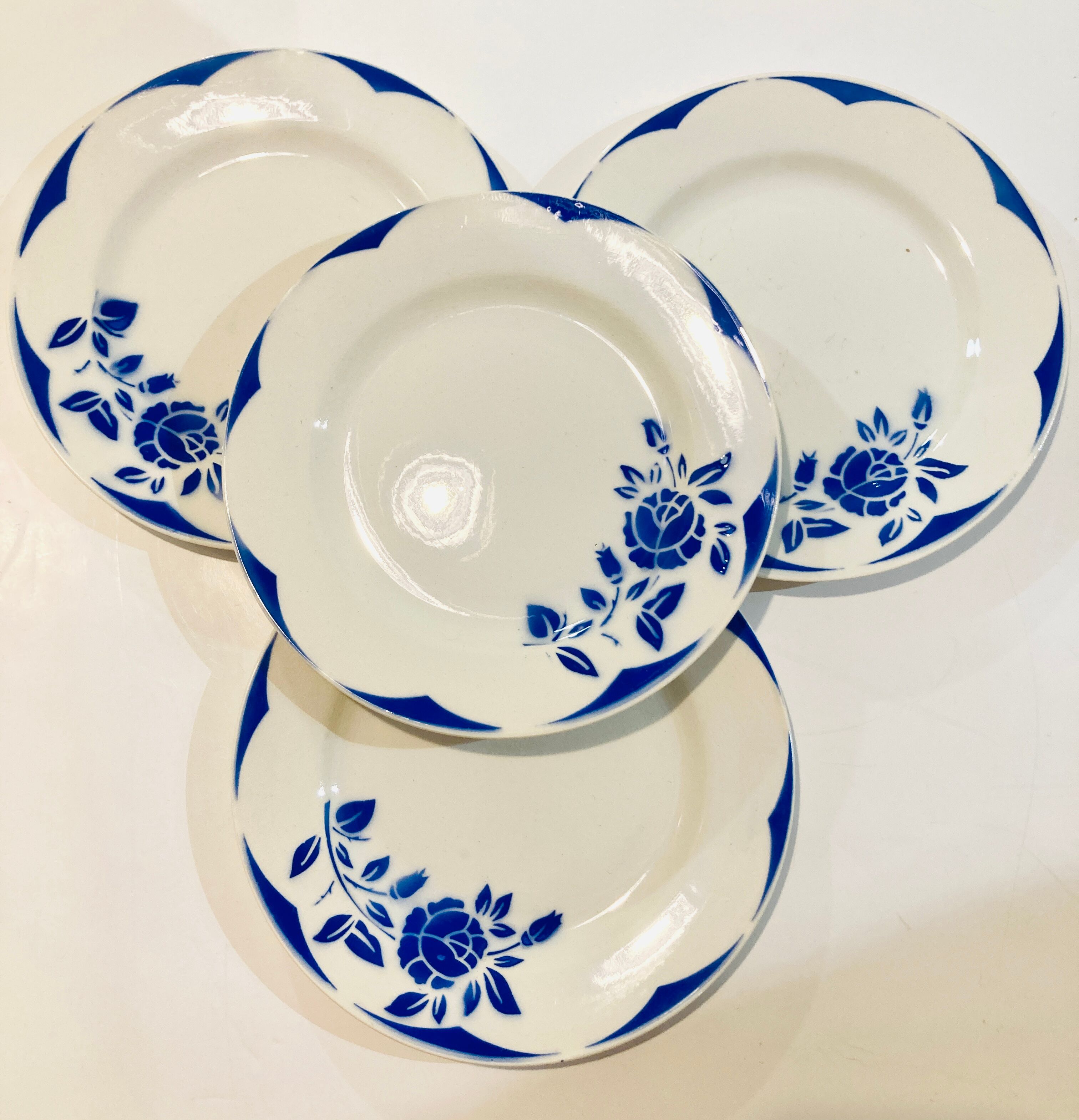 4 white porcelain plates with blue flowers