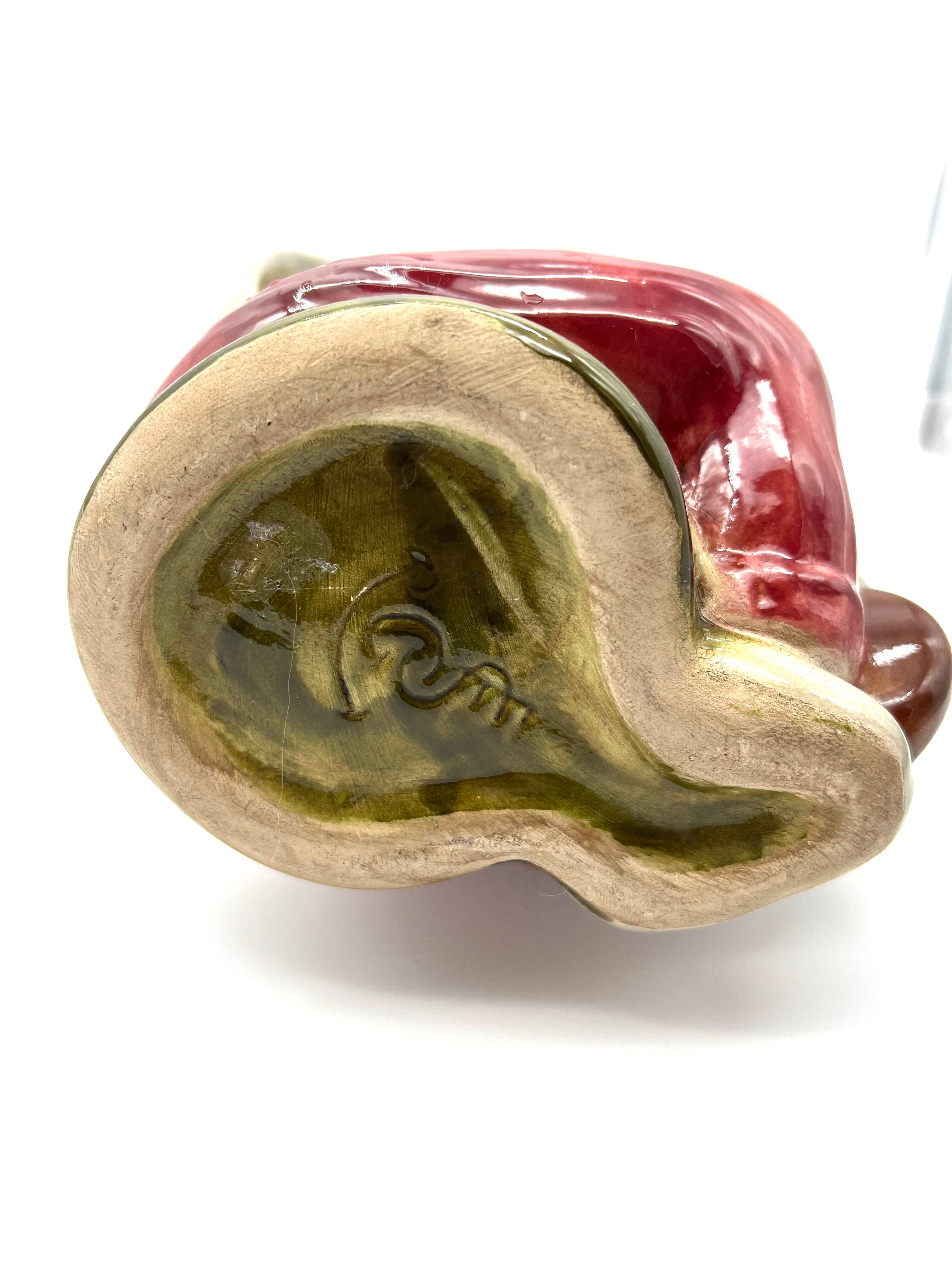 Pitcher slurry monkey musician