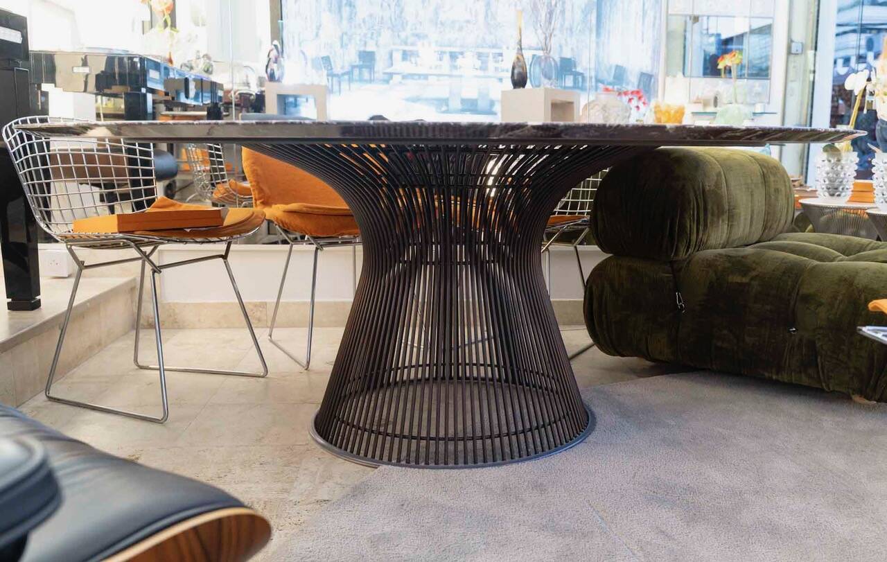 KNOLL editions & PLATNER, round table Ø 180 cm Ruby Red marble
