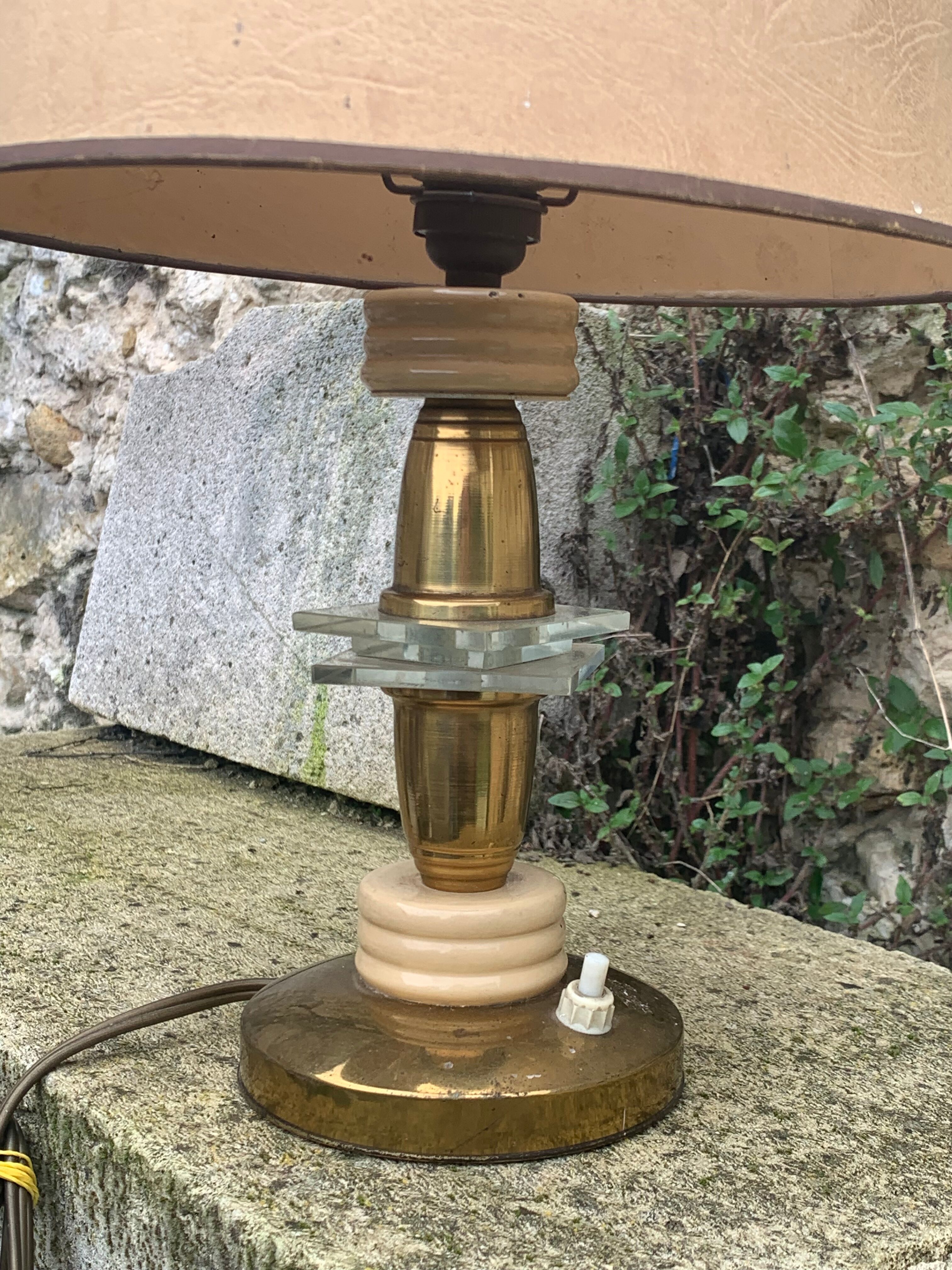 Table lamp in gilded metal, bakelite and antique plexiglass