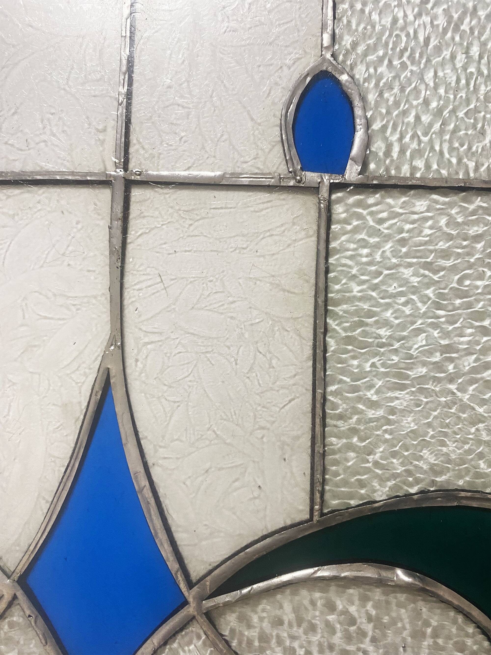 Vitrail décoratif Fleur stylisée – Verre coloré artisanal 40 × 70 cm