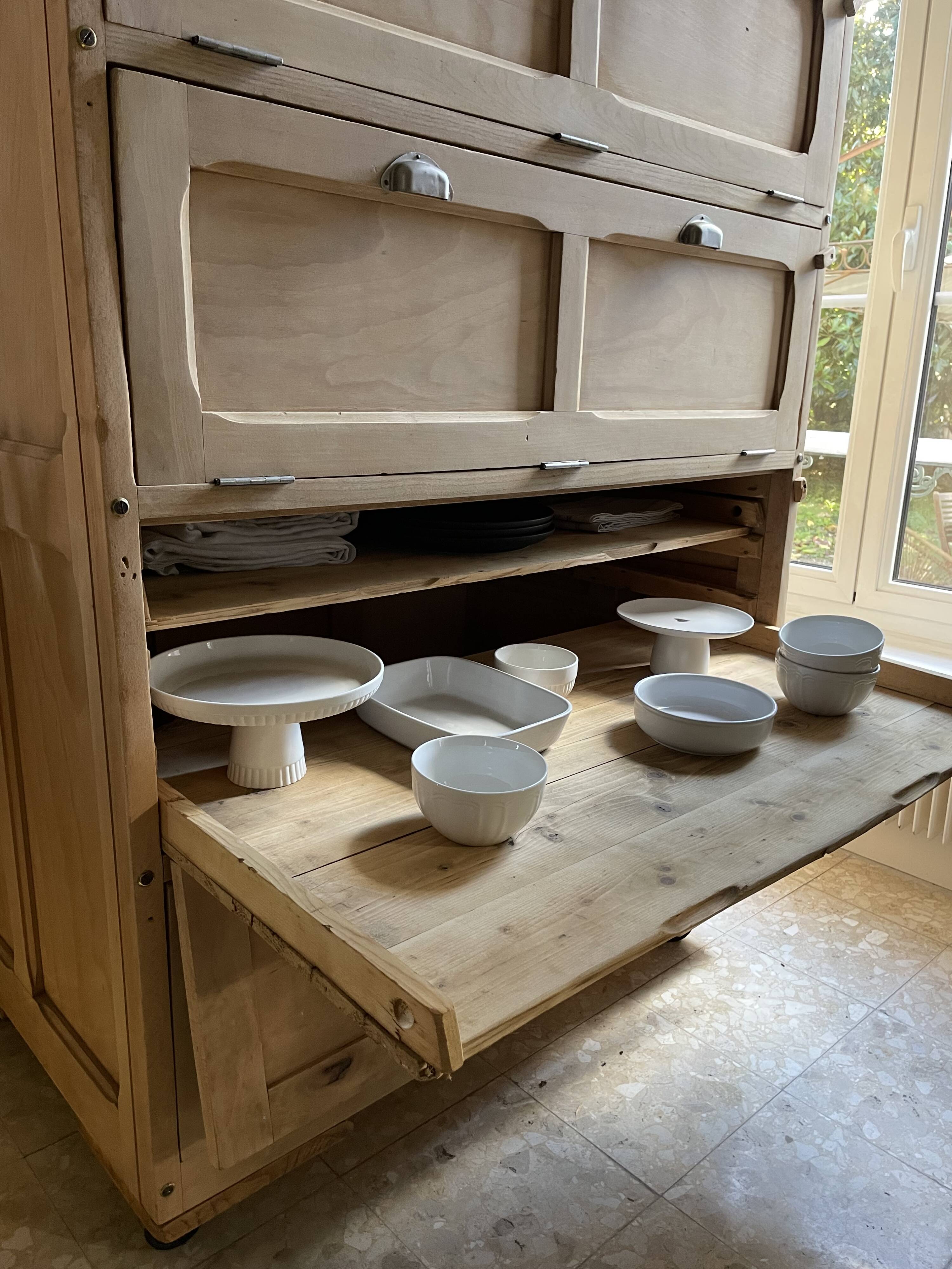 Ancien meuble de boulanger