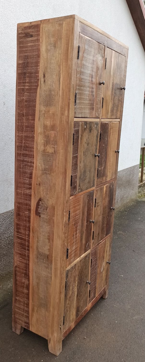 Armoire 8 portes en bois ancien