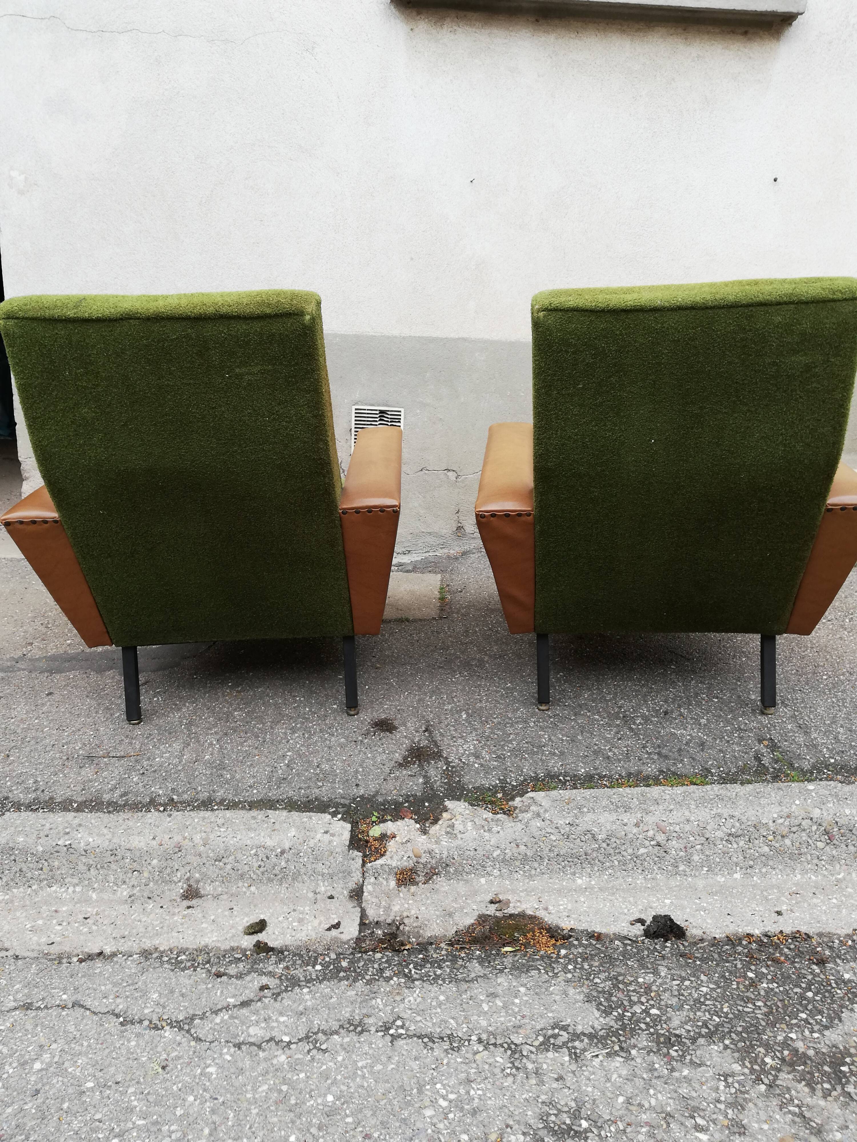 Paire de fauteuils vintage verts et skai marron
