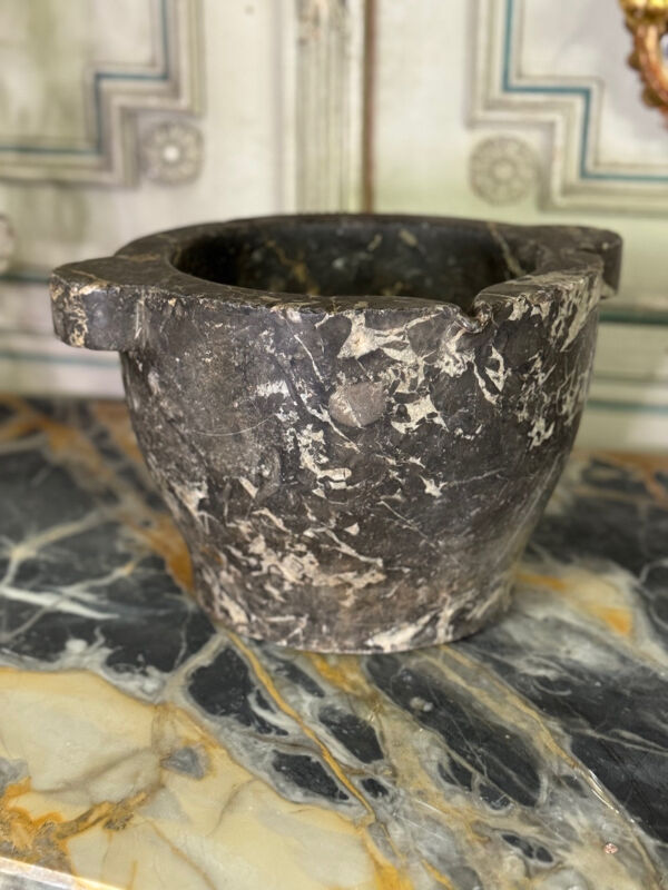 Grand mortier en marbre gris Saint Anne, XIXème siècle