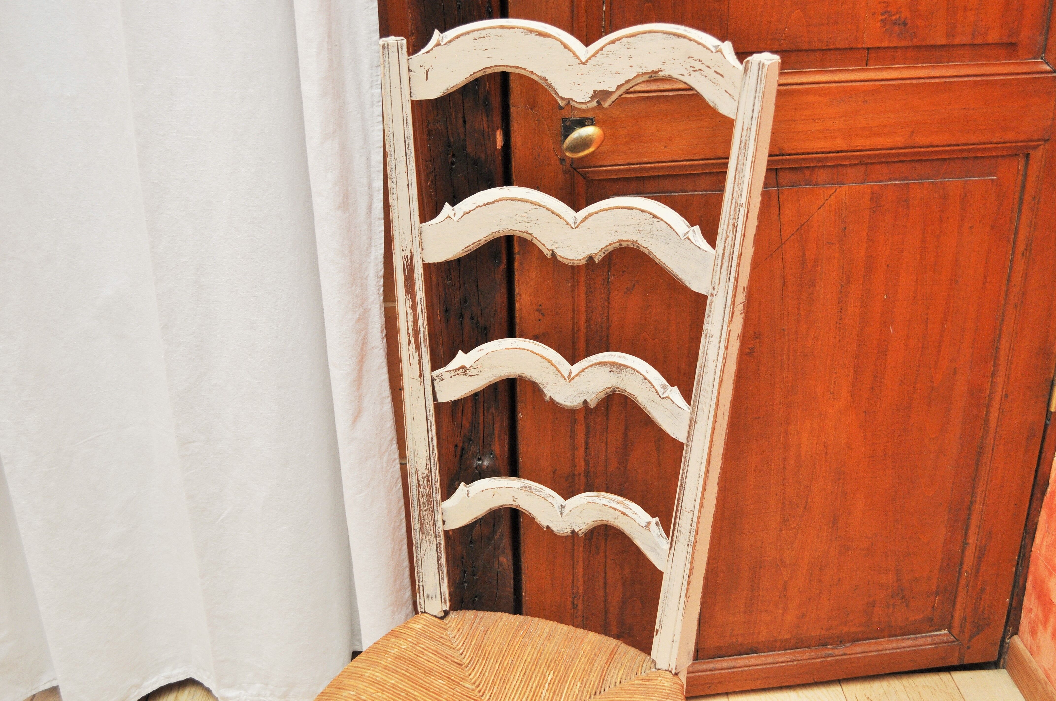 Chair provençale of nanny, mulched, white patina