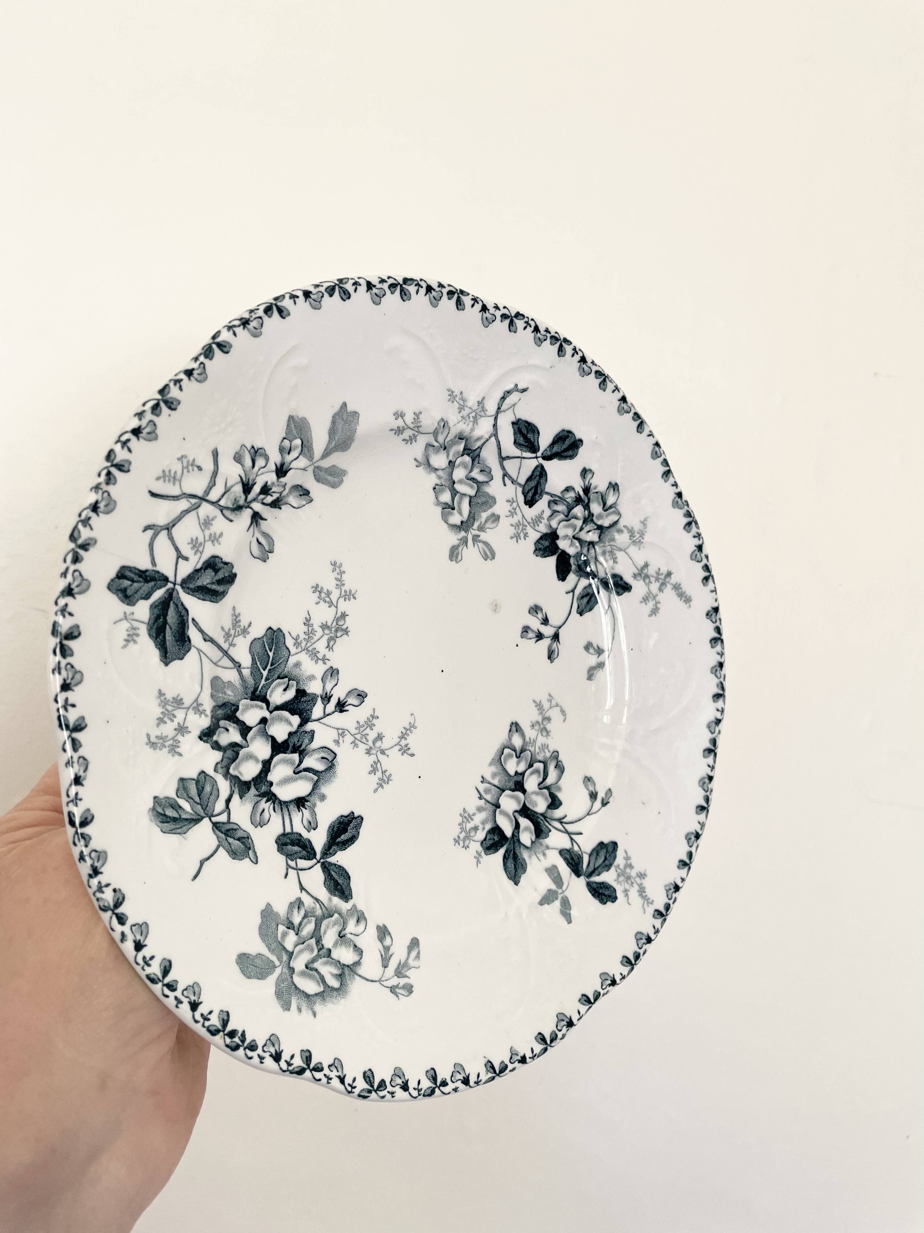 Iron pedestal dish