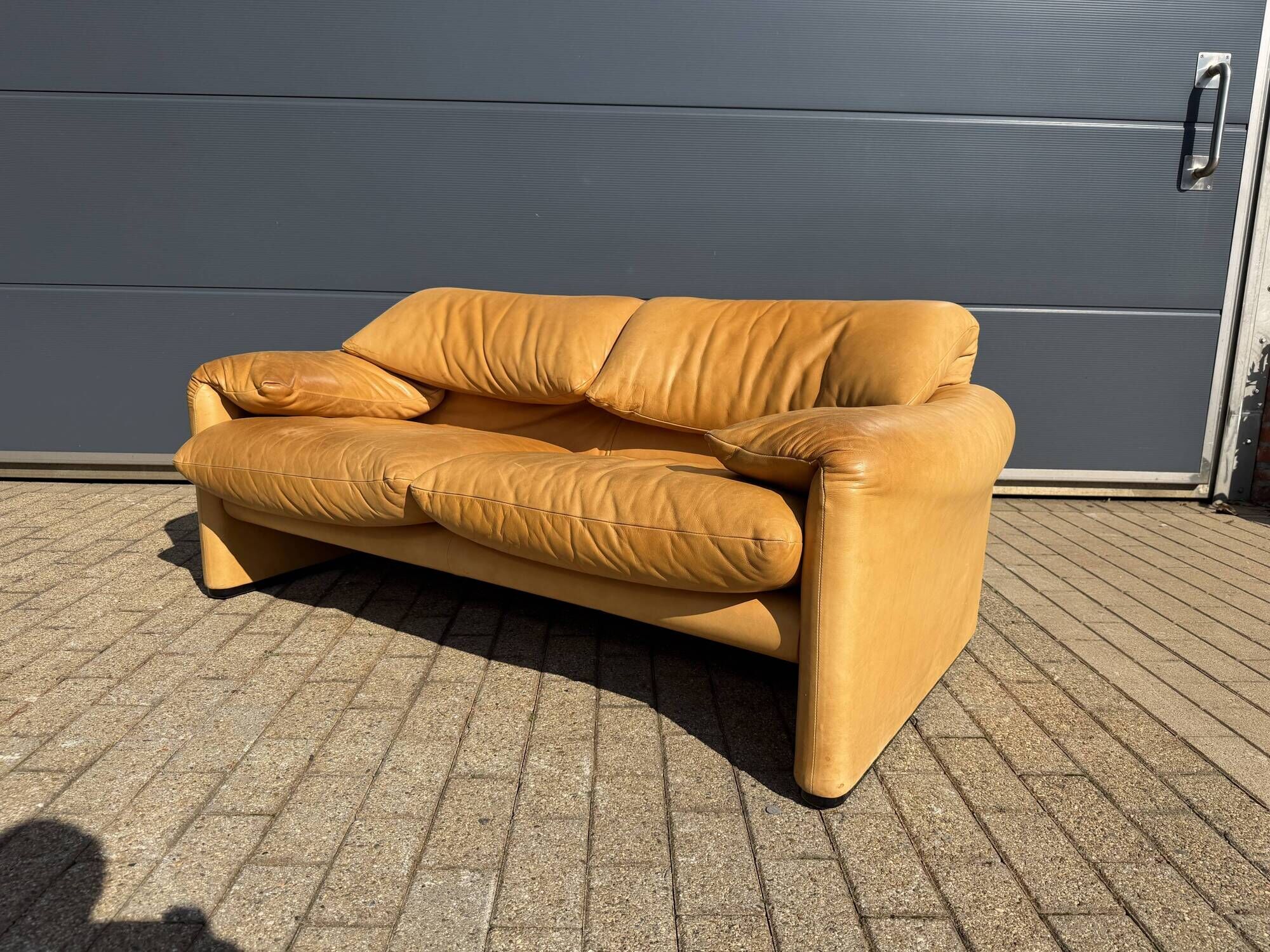 Beautiful Cassina Maralunga 2-seater in camel light patinated natural leather.