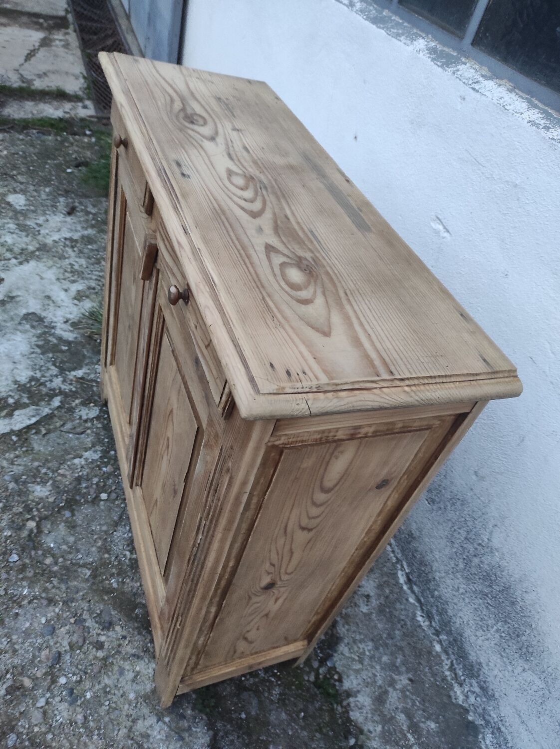 Buffet parisien en sapin brut vintage
