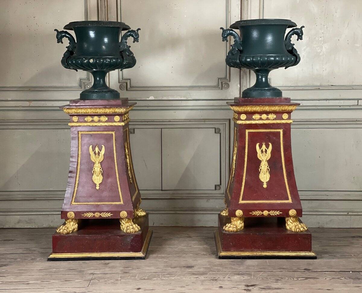 Pair of plaster bases imitating porphyry and gilded bronze circa 1980.