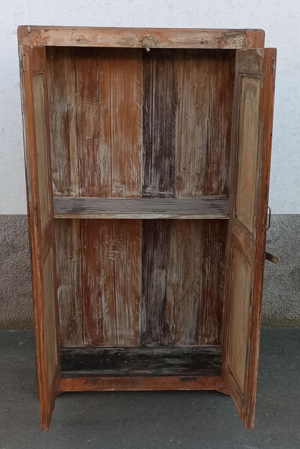 Armoire en bois ancienne