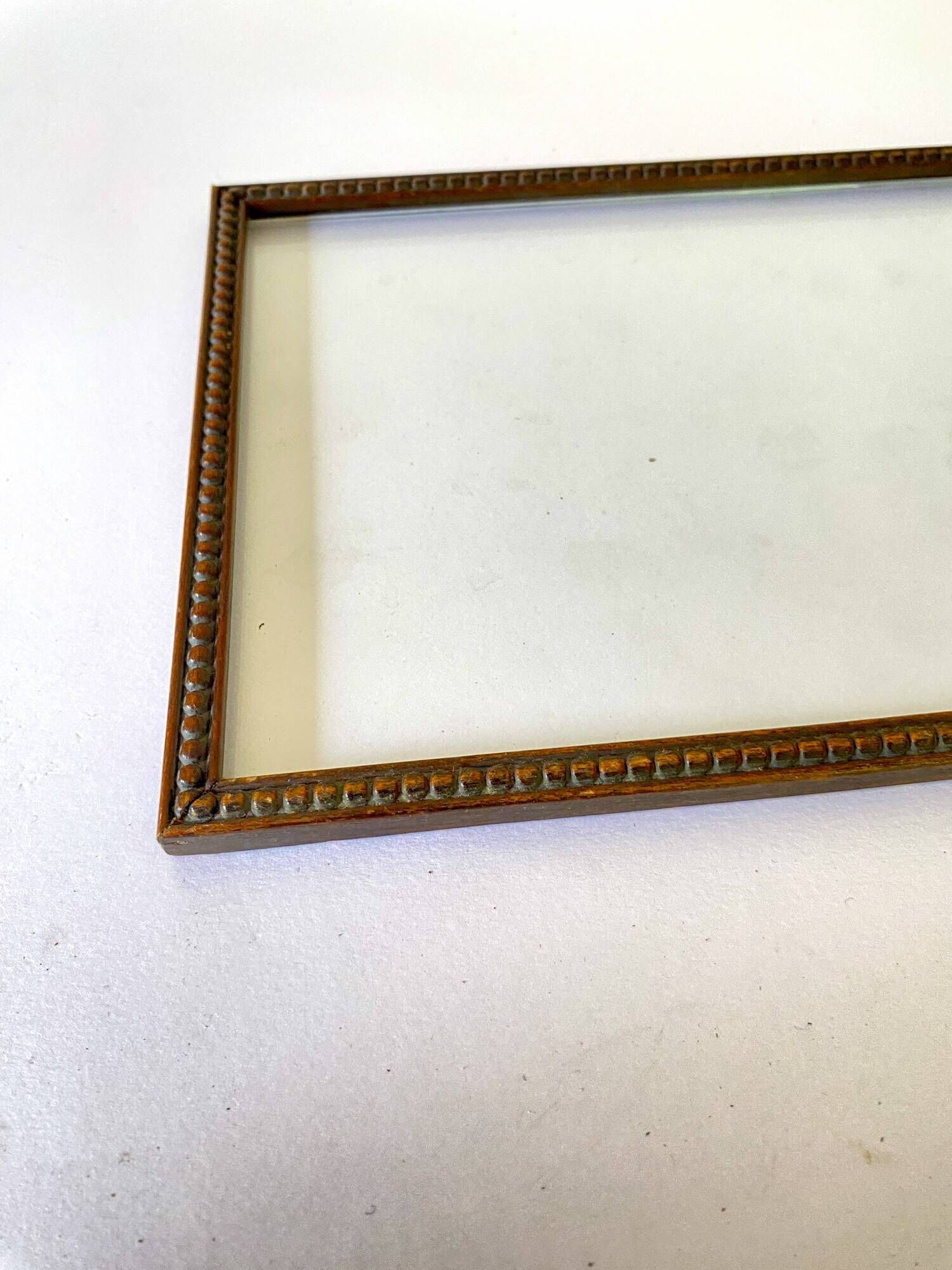 Wooden frame carved in beads, glazed, gray cardboard back and irzft paper