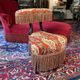 Chaise voyeuse époque Napoléon III en bois noirci, garnie d’une tapisserie