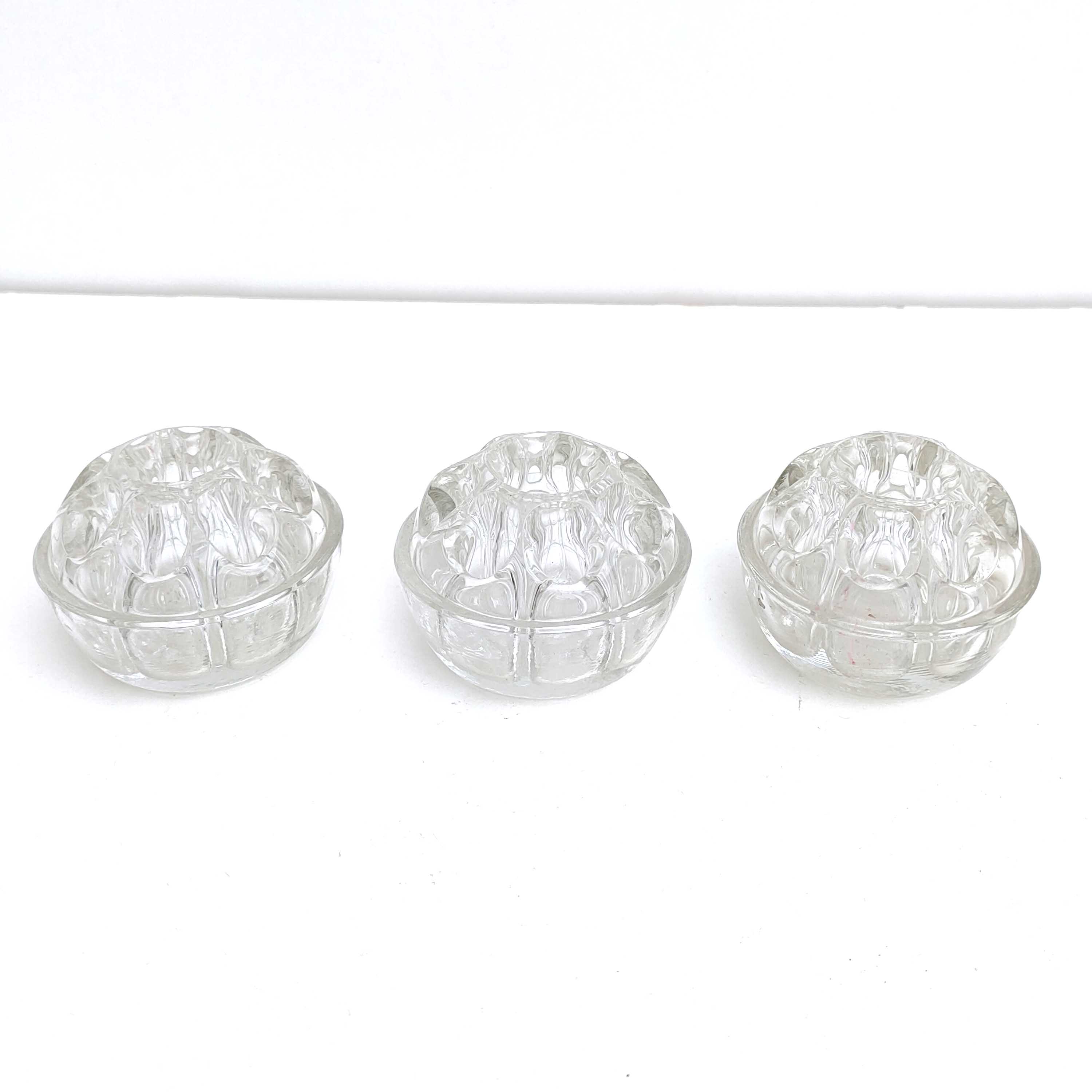 Set of vases pique flowers in glass