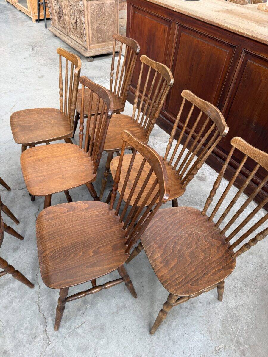 Suite de 10 chaises bistrot