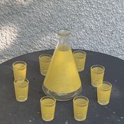 Liqueur set consisting of a glass carafe and 8 small yellow glasses