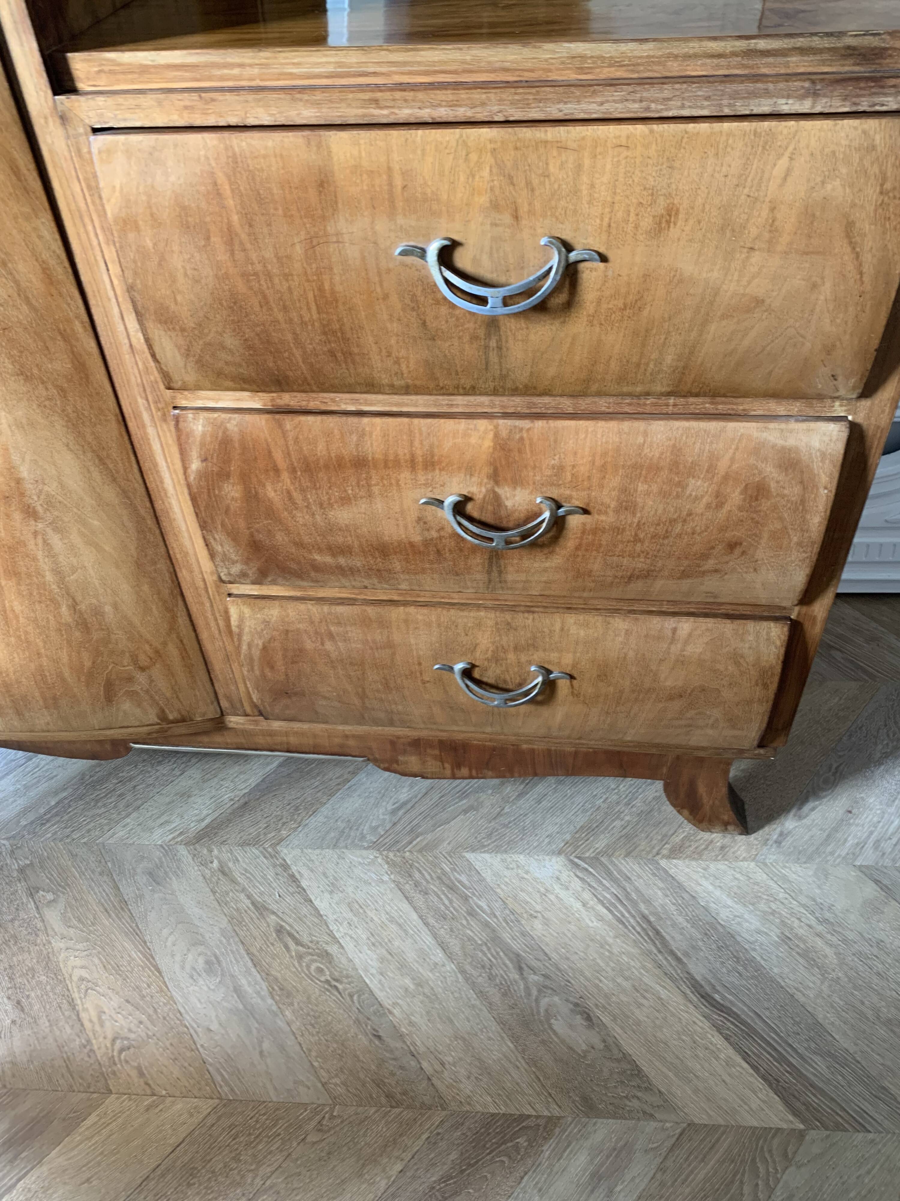 Asymmetrical wardrobe