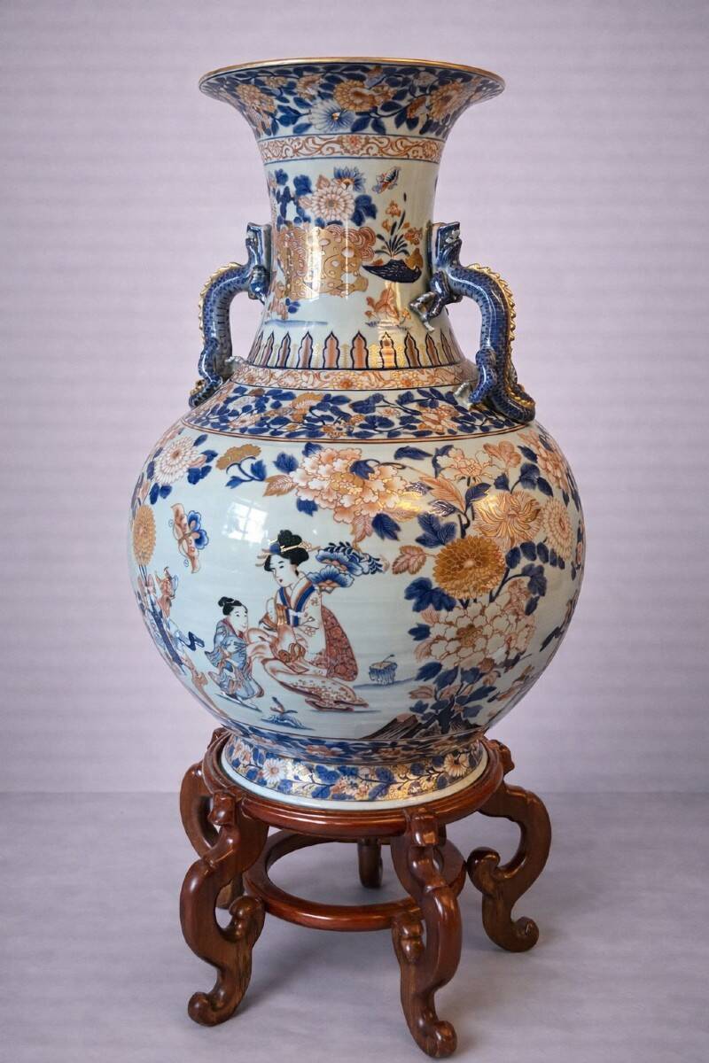 Asia 20th century: very important Imari vase in porcelain, height 118 cm.