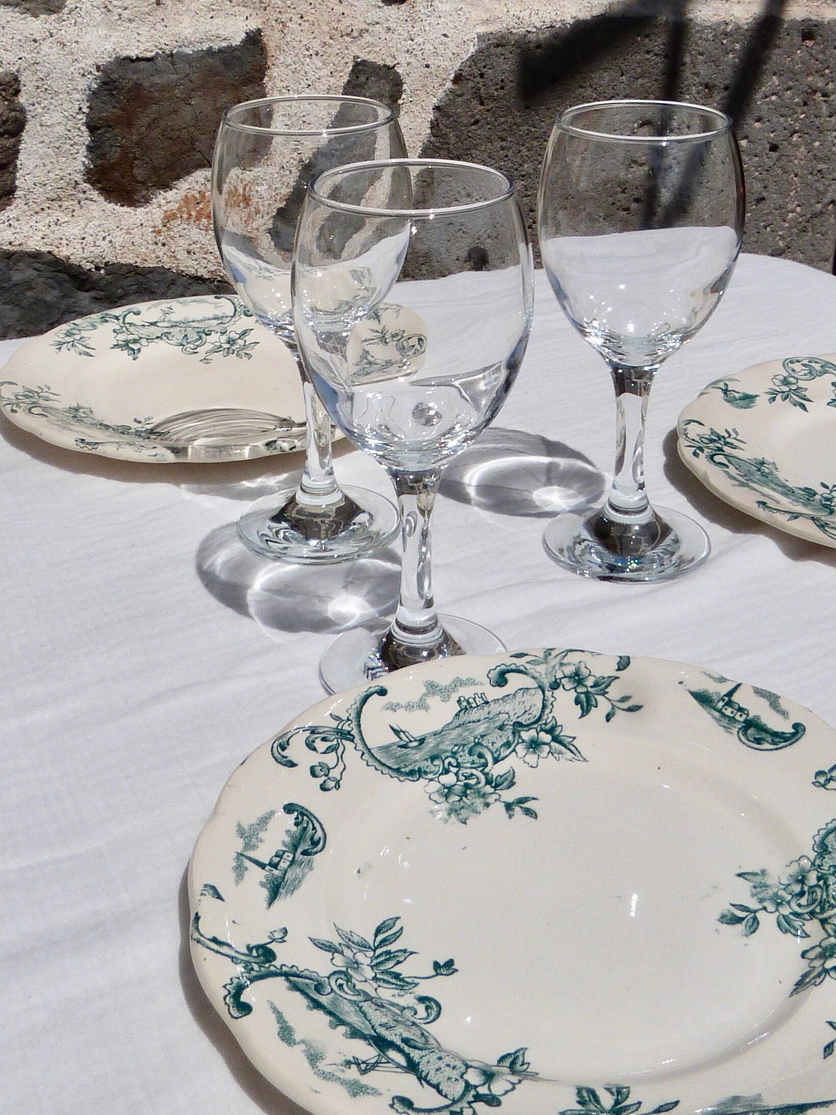 Set of 9 glasses on foot