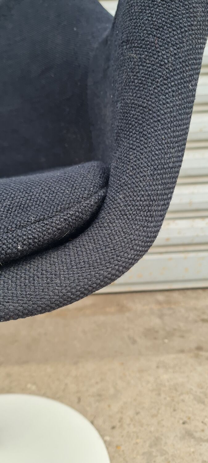 Tulip armchair by Eero Saarinen for Knoll