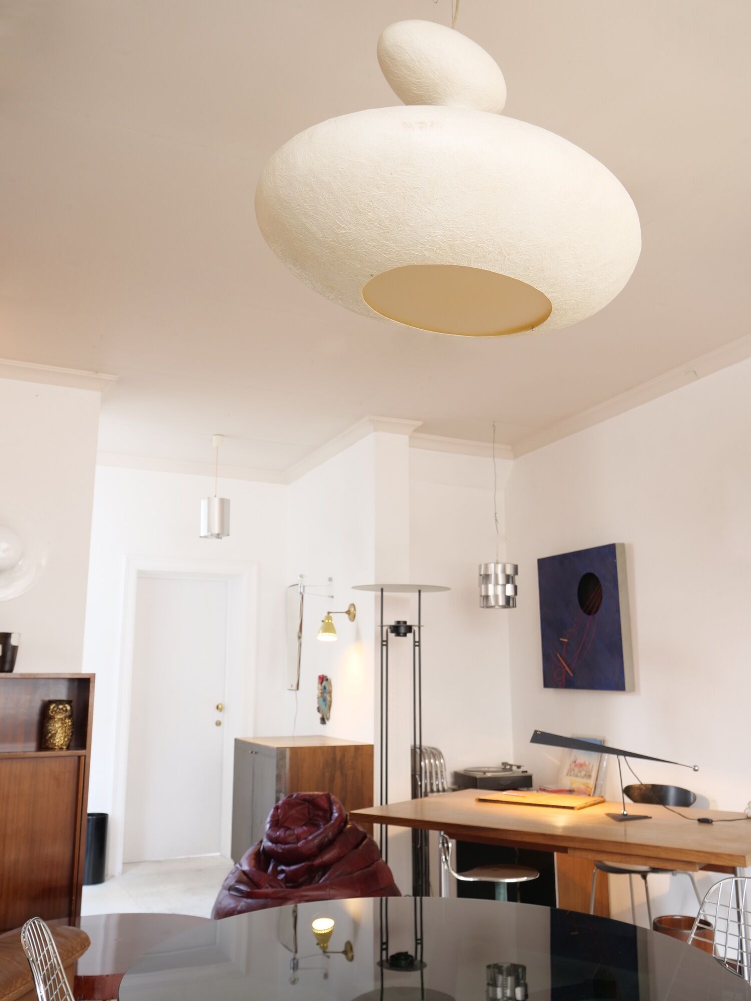 Organically shaped suspension made of ecological fibers
