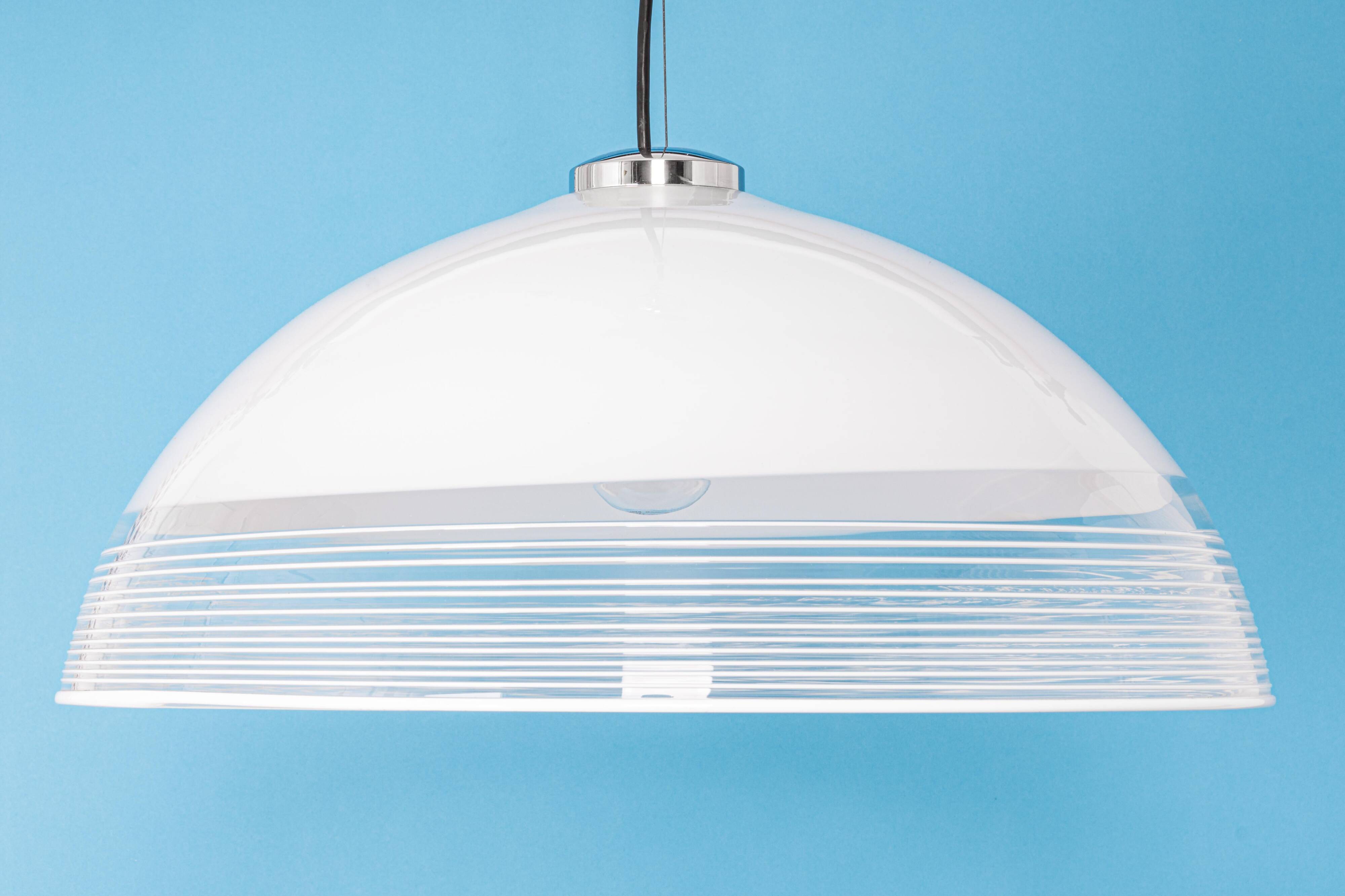 Magnificent suspended light fixture in white glass, Murano glass, Italy, 1970s.