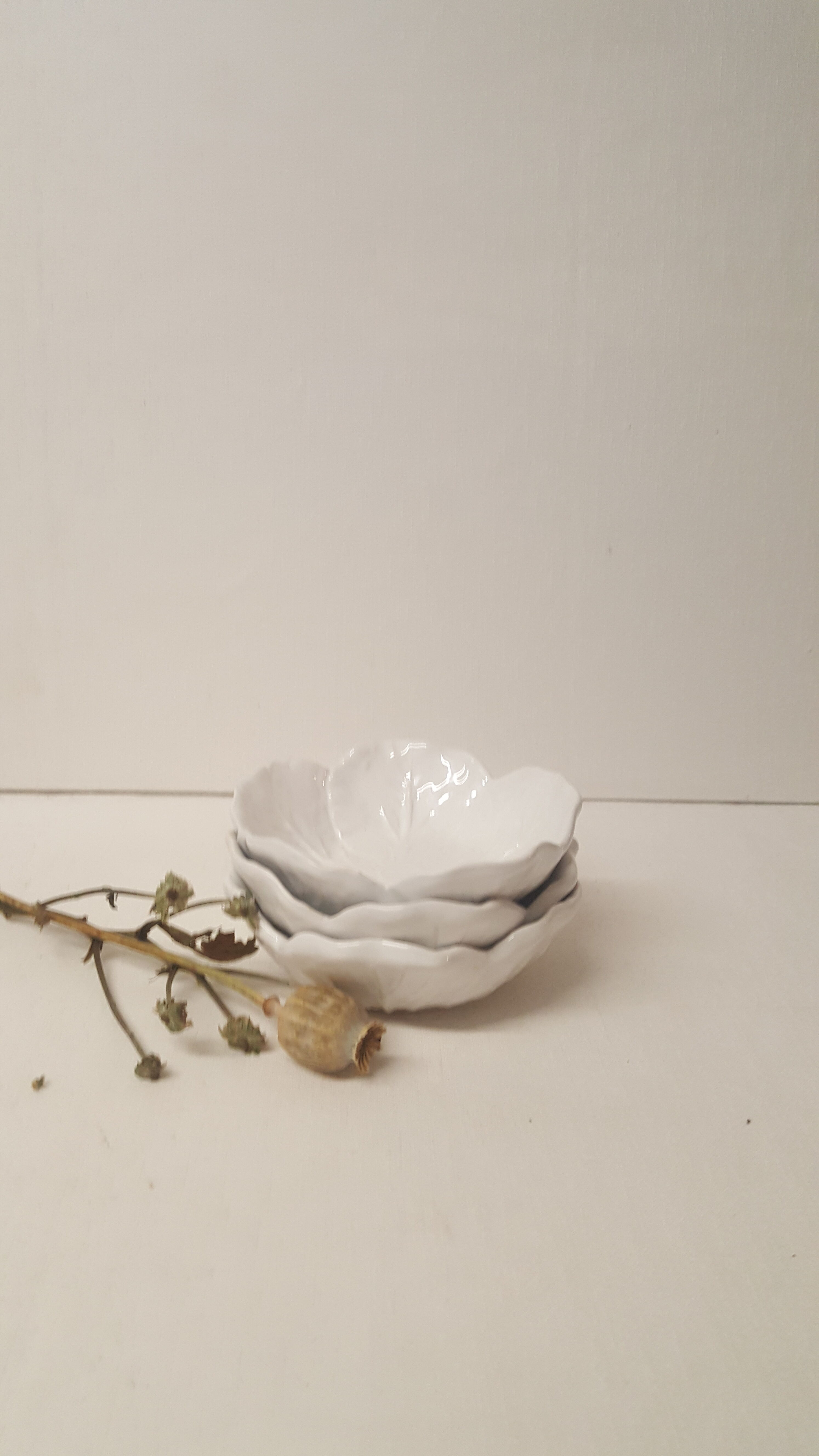3 white ceramic flower cups