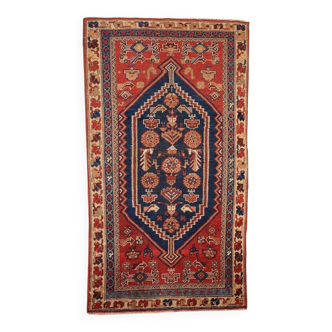 Handmade antique Persian Shiraz rug 97cm x 180cm 1920s