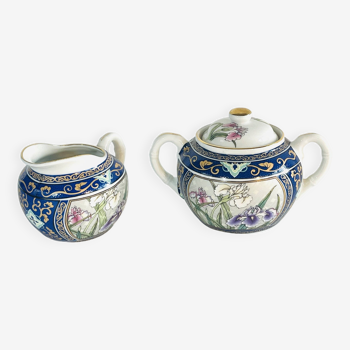Small milk jug and sugar bowl from Japan with floral patterns from the 1930s/1940s.