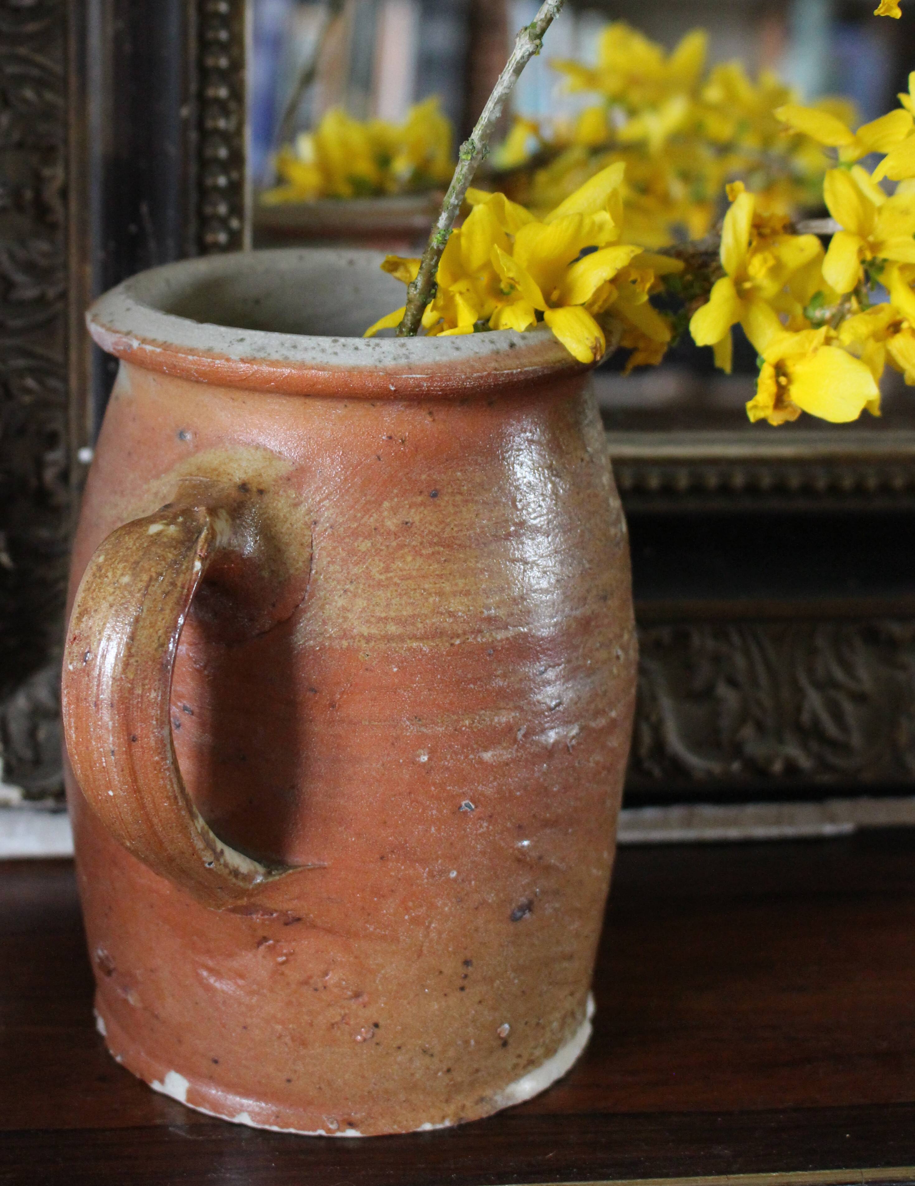 Round-handled terracotta pot vase