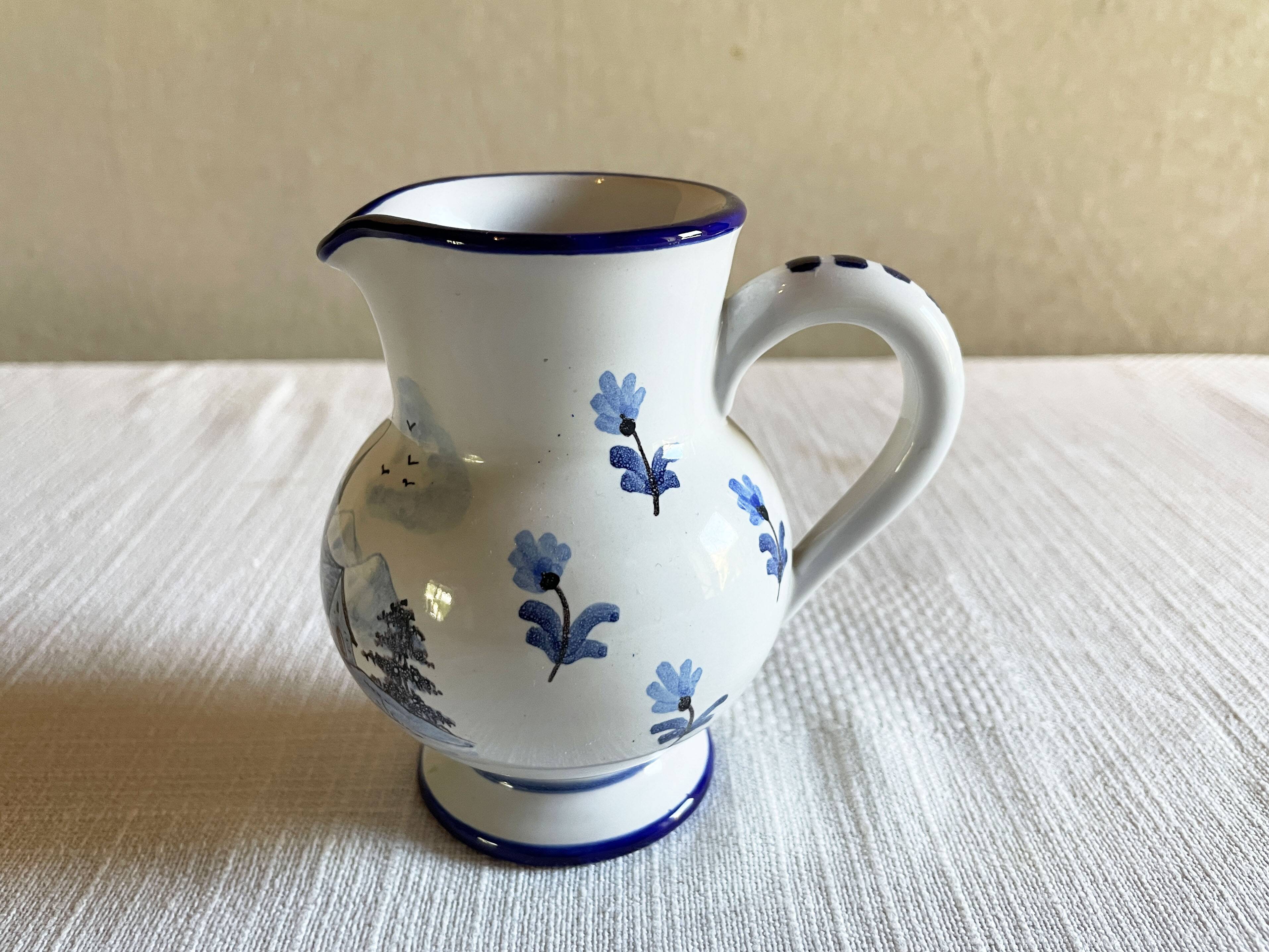 Petit pot / pichet / vase en faïence de Nevers – A. Montagnon
