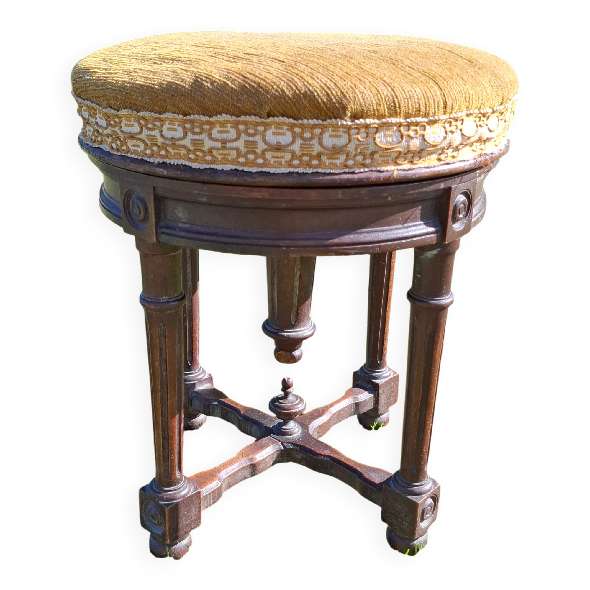Adjustable piano stool