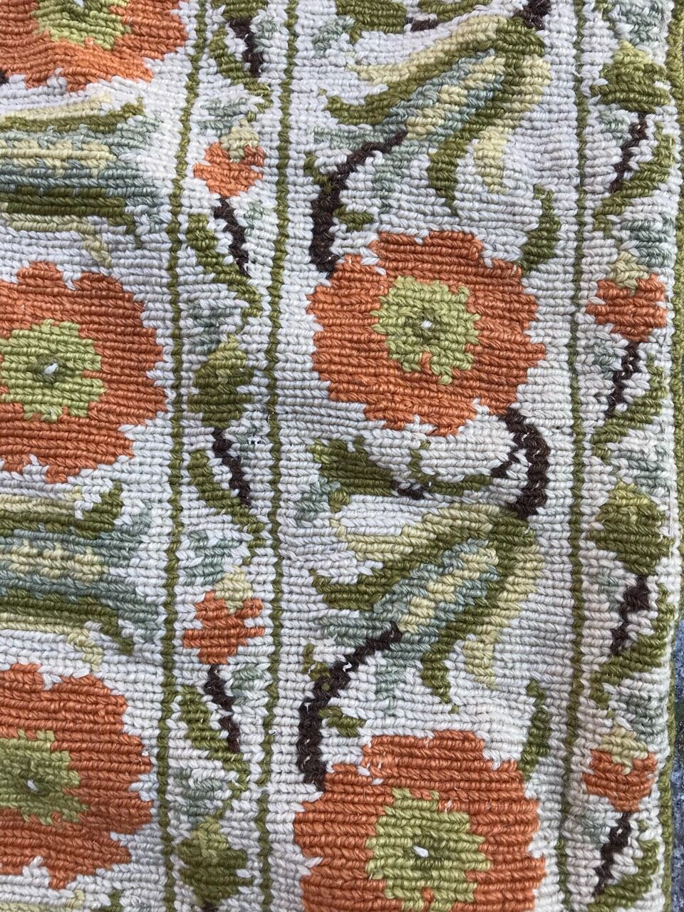 Vintage carpet with small dots 230x373 cm