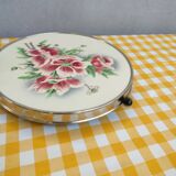 Turntable with earthenware pastry and bakelite floral decoration