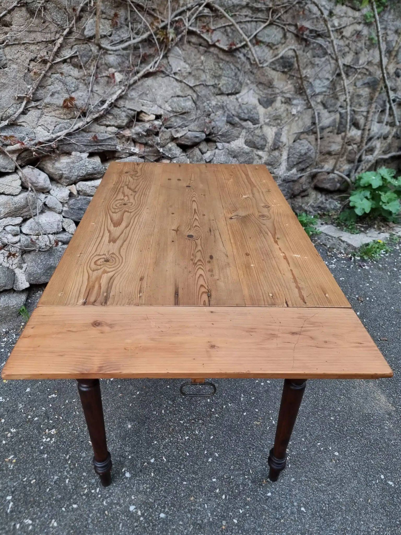 Vintage pine table with drop-leaf extension and turned beech legs, France, 1930s.