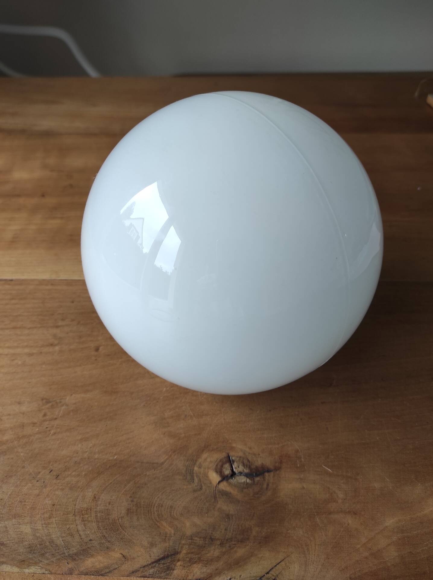 Globe de lampe en opaline moulé diamètre 16 cm