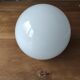Globe de lampe en opaline moulé diamètre 16 cm