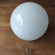 Globe de lampe en opaline moulé diamètre 16 cm