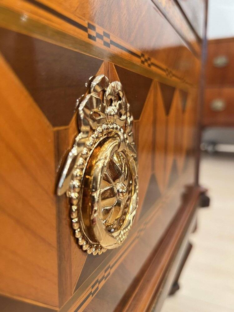 Austrian Louis XVI Commode in Walnut Veneer with Inlays and Gold Plate, 1790s