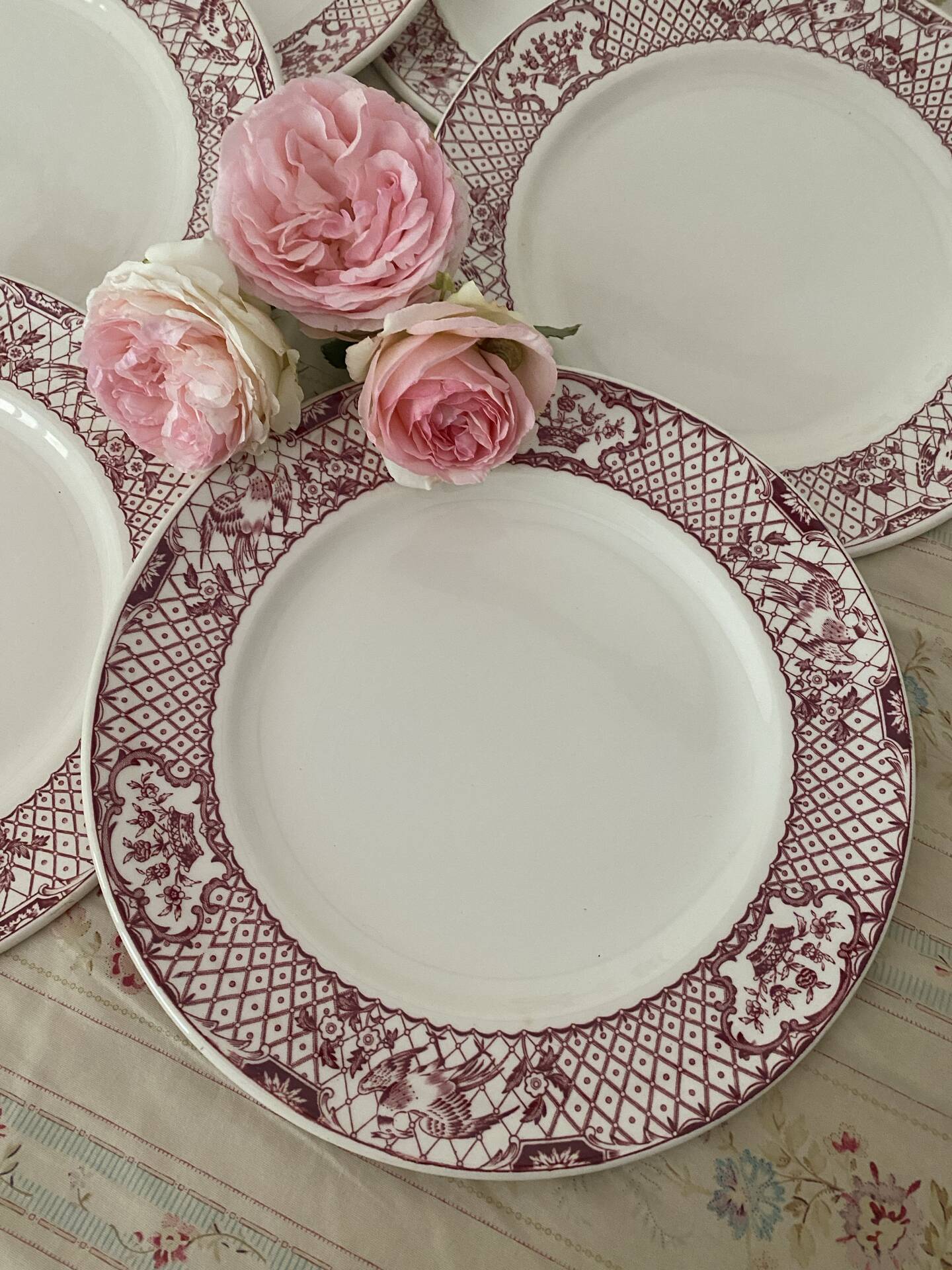 Set of 6 flat plates in Mason ironstone.