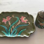 Bonbonnière and ceramic tray g. De Bruyn