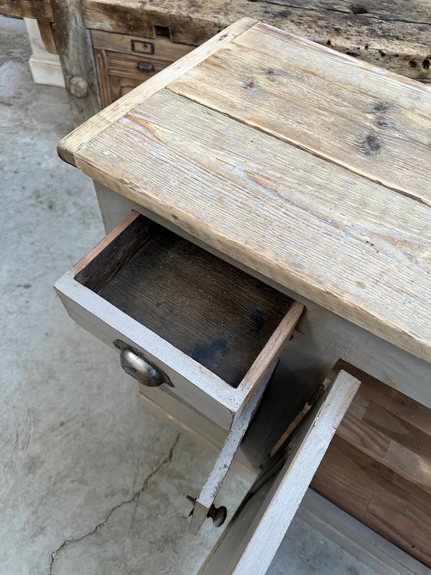 Meuble d’atelier de fabrication artisanale