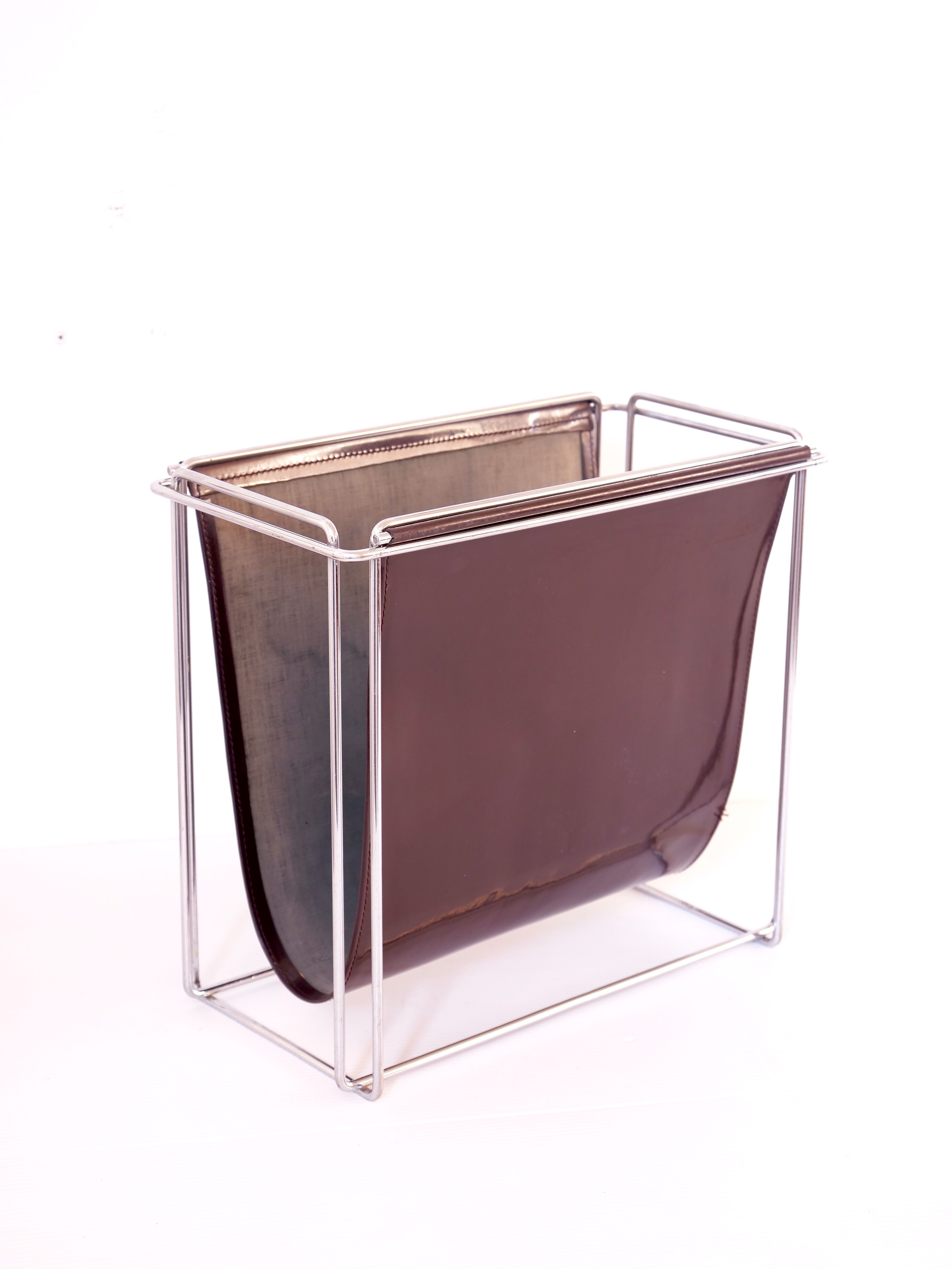 Magazine holder design Gerard Rignault, édité par Group SA