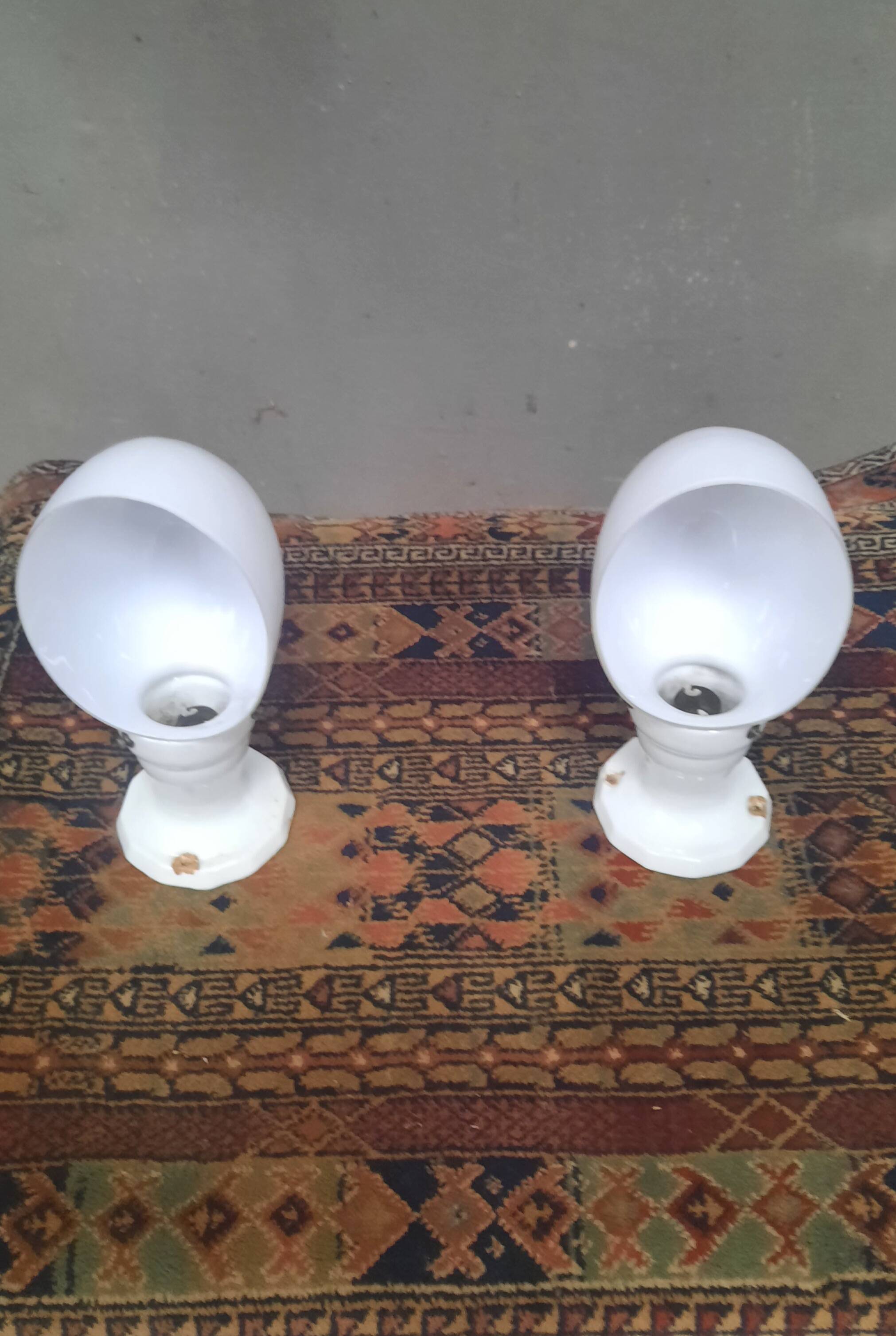 Pair of wall lights from the 1950s in porcelain.